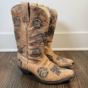 Corral R2462 Antique Saddle Tan Cross Roses Pointed Toe Western boots 8.5